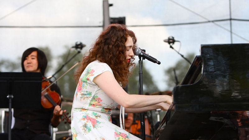 Bonnaroo 2010: Regina Spektor In Concert